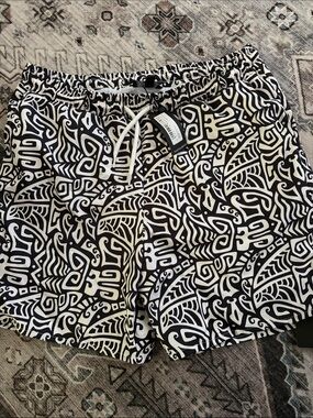 BoohooMAN Black & White Abstract Tribal Print Athletic Shorts
